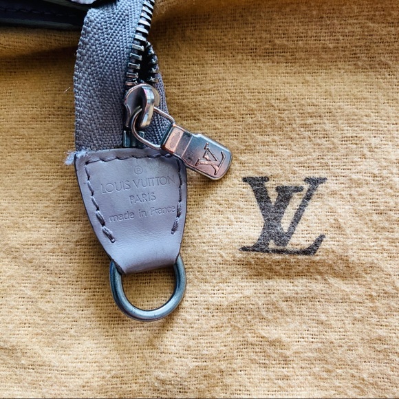 LOUIS VUITTON
Epi Pochette - Picture 6 of 8